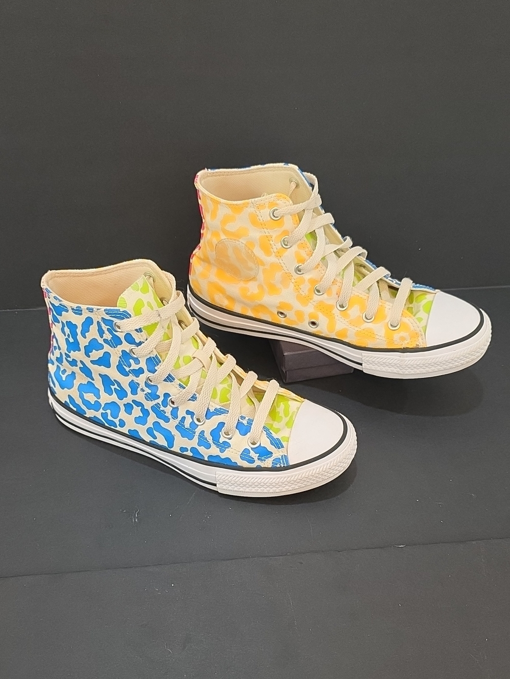Converse All Star High-Top Shoes in Blue, Yellow & Green Animal Print Size 6.5